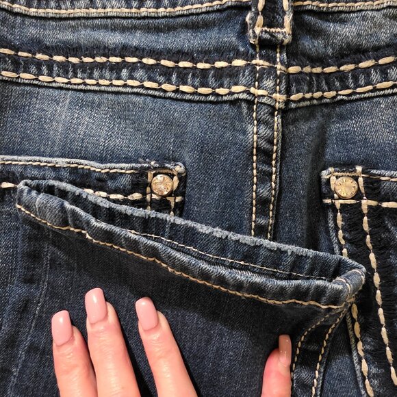 Women's Miss Me Capris Size 25 JPB5014-6 Boyfriend Cut Jeans Denim Pant Distress - Picture 12 of 16